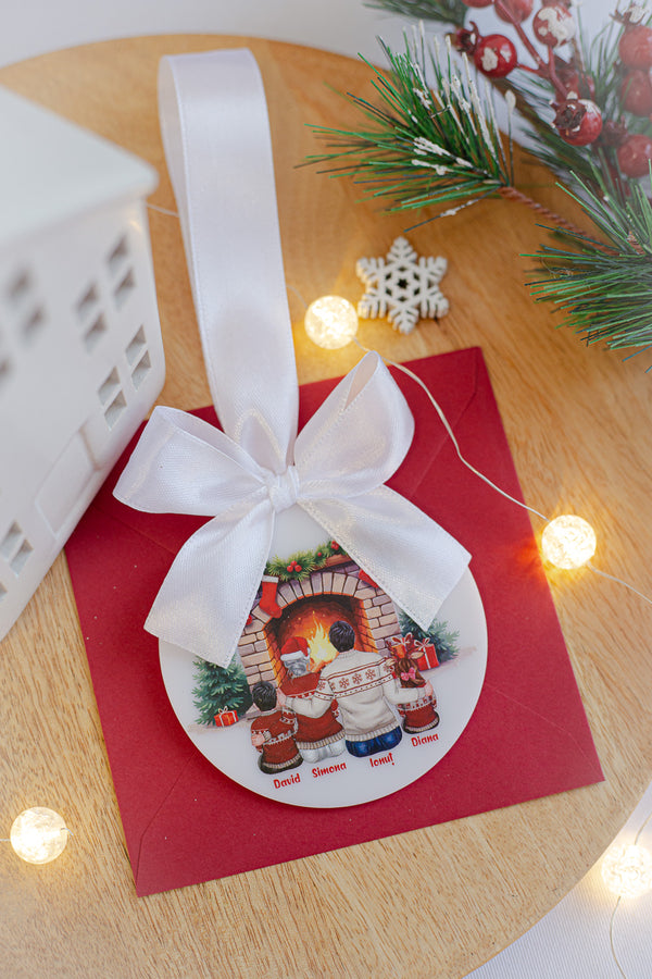 Glob personalizat din plexiglas alb cu membrii familiei "Chimney"