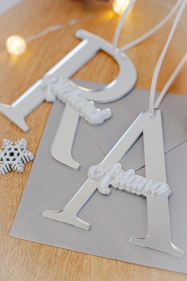 Glob personalizat din plexiglas oglindă "Initiala"