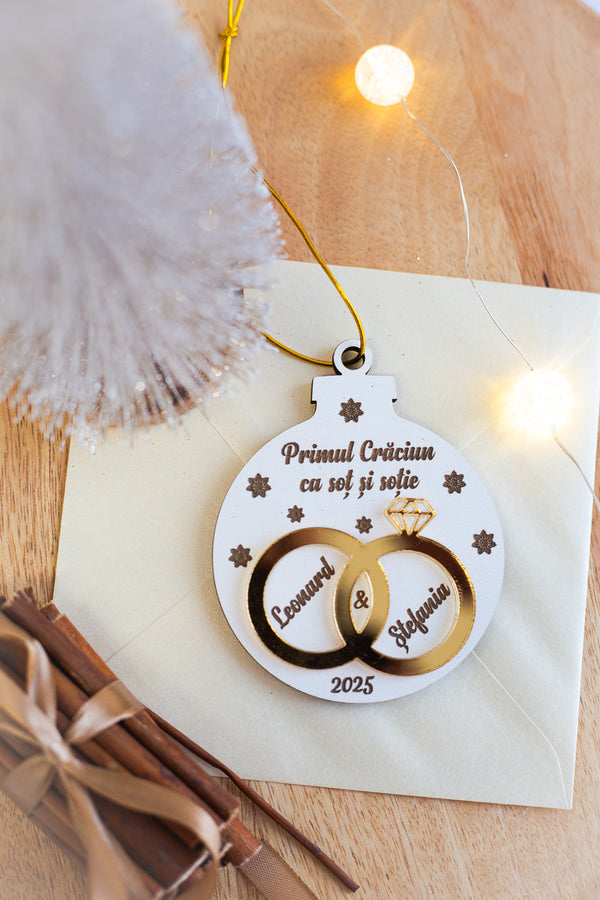 Glob rotund personalizat „Primul Craciun ca sot si sotie”