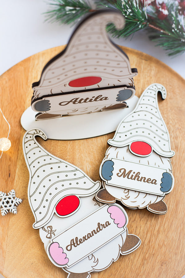 Set 3 gnomi personalizați - decorațiuni din lemn pentru Crăciun